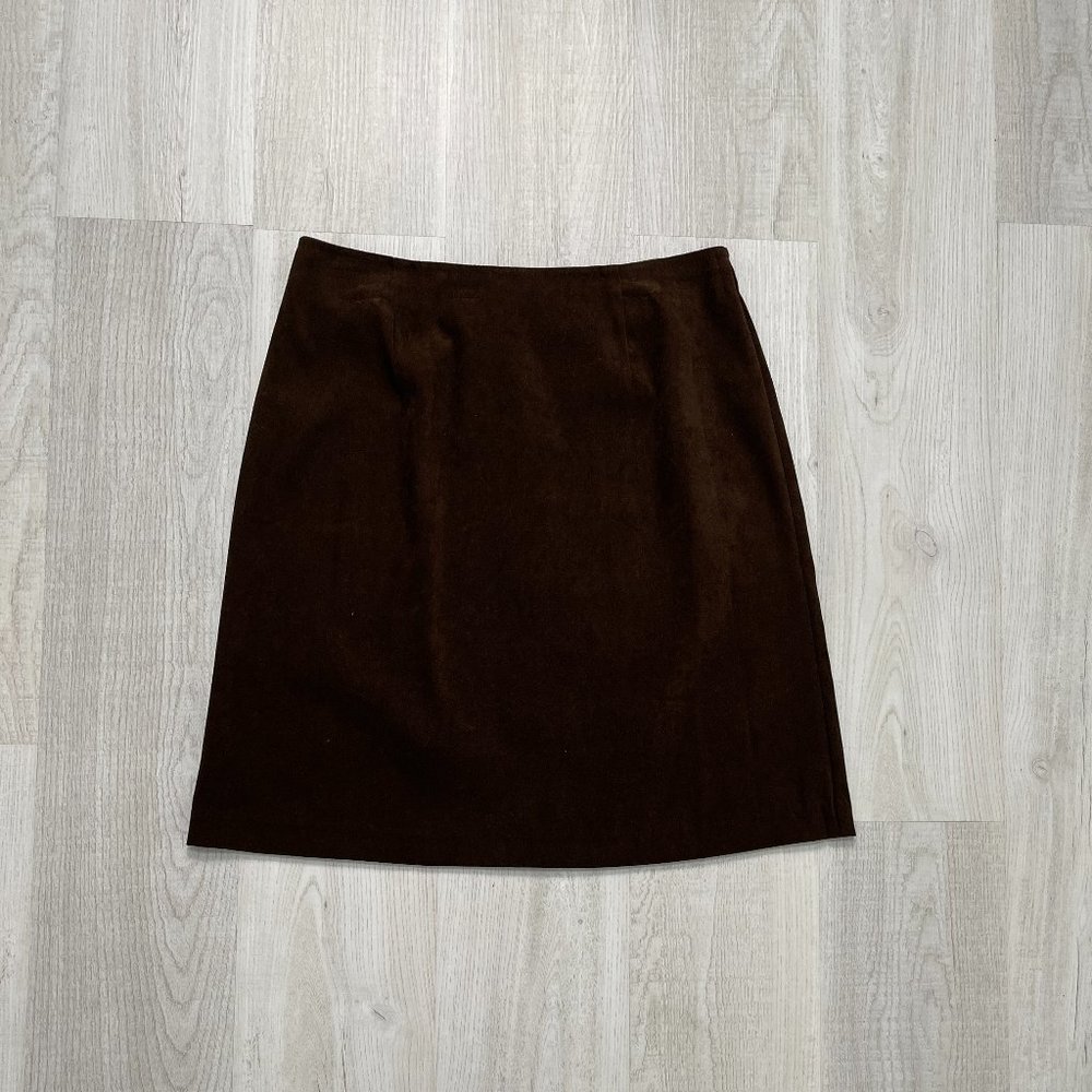 TR Bentley SKIRT~ size 8 (suede/microfiber feel)